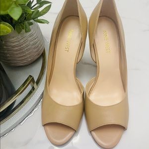 Brand New Nine West Tan Peep Toe Tan Heels!